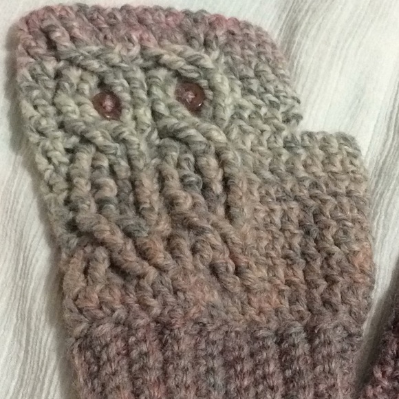 Cute women’s owl fingerless gloves handmade! - Picture 3 of 3